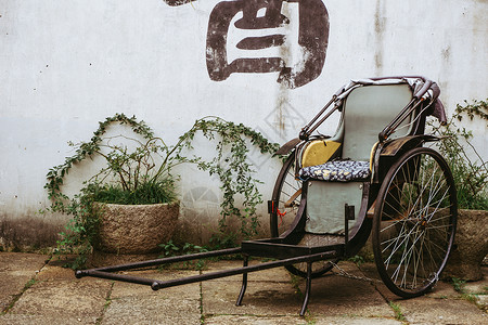 老上海小巷里的黄包车背景
