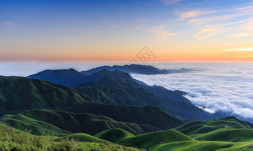 延绵山丘武功山云海山顶壮观的云海背景