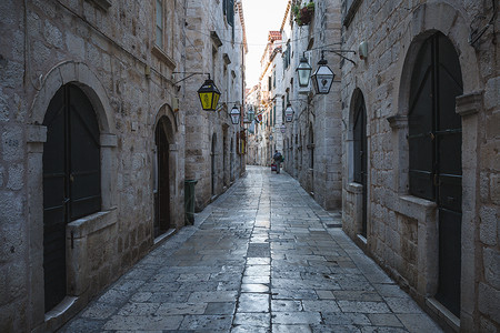 欧洲小巷狭窄的小巷高清图片