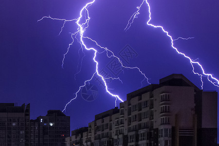 风雨无声雷电背景