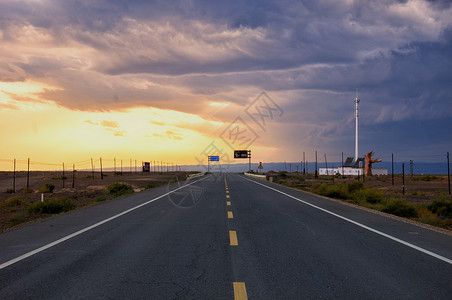 油路新疆高速路日落晚霞火烧云通讯基站背景