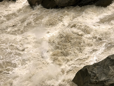 防汛通知洪水背景