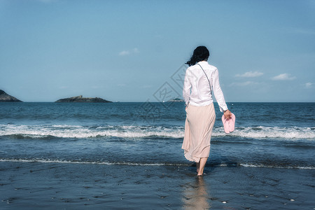 海边女孩背景图片