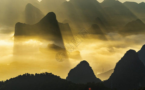 桂林尧山晨光背景图片