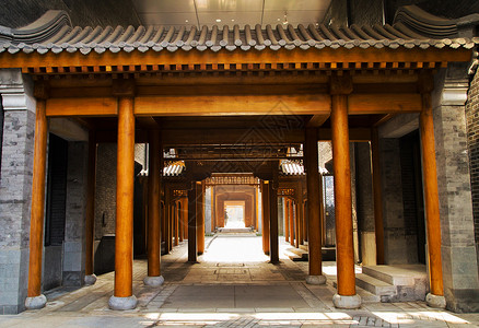 中国风建筑大门阳光下的古典大门背景