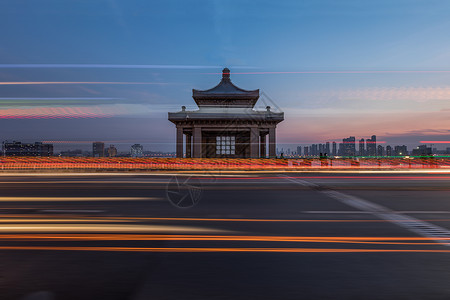 武汉长江大桥桥墩车轨图片