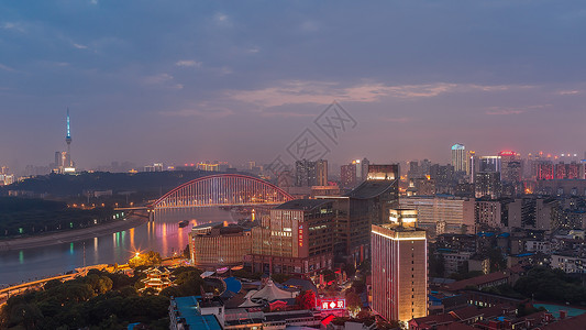 塔上的灯光俯视长江主轴上的城市美景背景