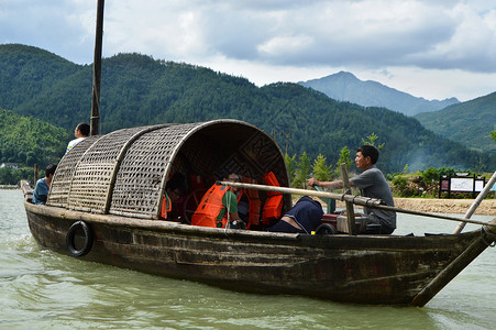 云和湖仙宫景区游船背景