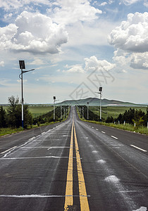 道路畅通蓝天白云和道路背景