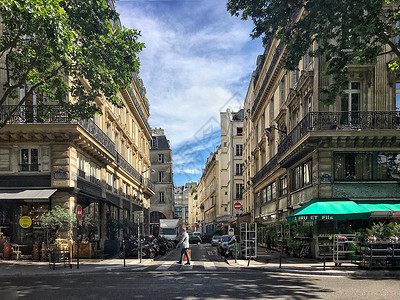法国雨季街景欧洲旅游城市巴黎街景背景