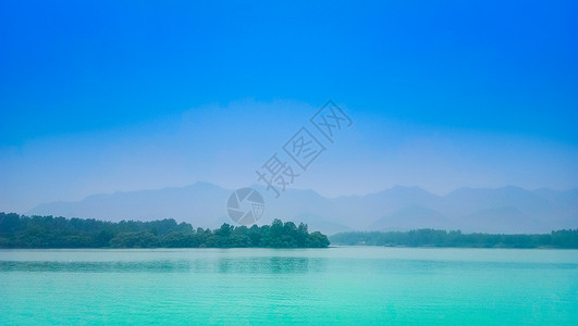 中国风水墨远山青山绿水河流湖泊背景