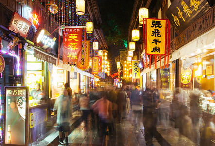 中国灯笼斑斓的古镇老街背景