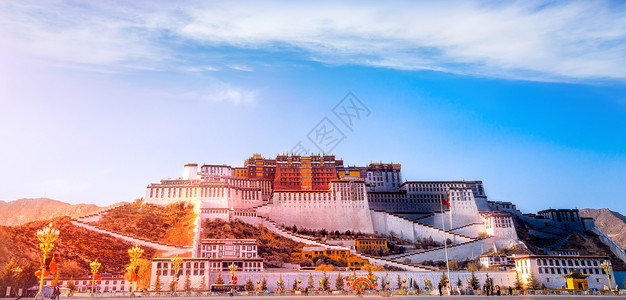 布达拉宫西藏蓝天高清图片
