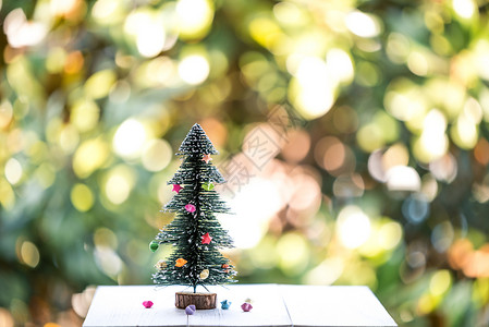 迷你圣诞树彩色圣诞装饰背景