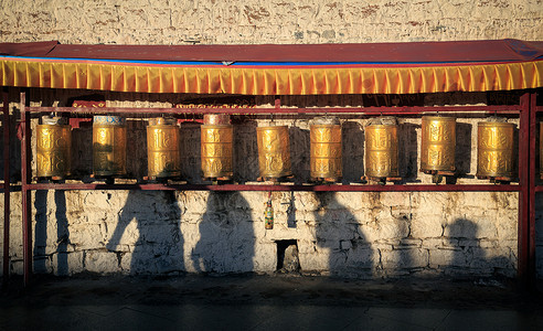 西藏旅游景点西藏拉萨转经筒背景