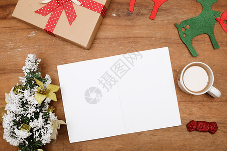 桌面圣诞树圣诞装饰和笔记本背景