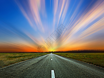 抽象云彩夕阳下唯美的高速公路背景