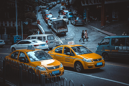 无人驾驶出租车重庆街头的小黄车背景
