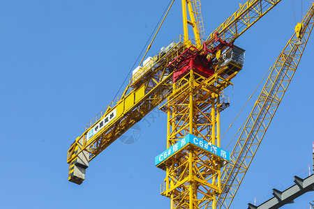 建筑施工吊车高楼建筑施工背景