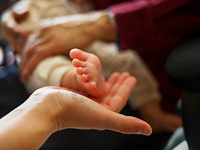 婴儿的小脚宝宝抠手素材高清图片