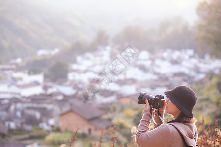 景区拍照秋天婺源石城拍摄日出的摄影师背景