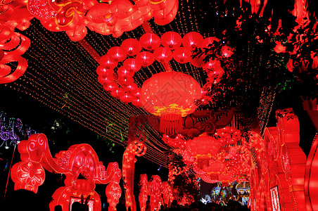 大红灯笼新年出游高清图片