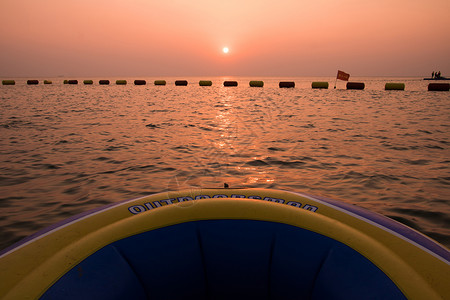 威海国际浴场的夕阳背景