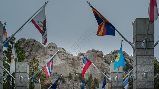 石头山美国总统巨石像背景
