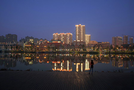 欧式风格小镇夜景图片