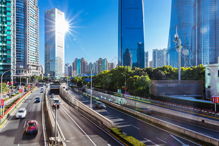 城市公路和高楼大厦图片