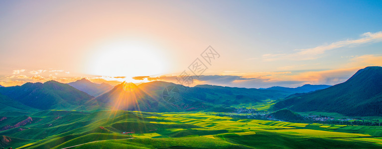 蓝天花海卓尔山的日出背景