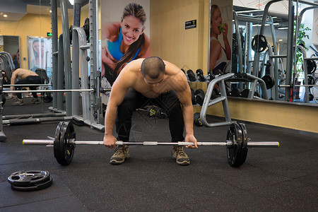 举重健身的男人男性健身房运动锻炼背景