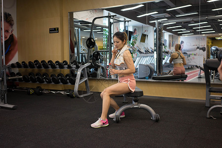 健身房健身运动锻炼休息图片
