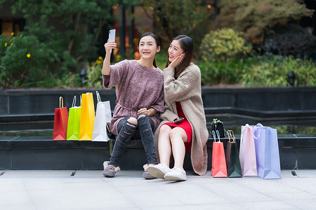 女性商业中心购物背景图片