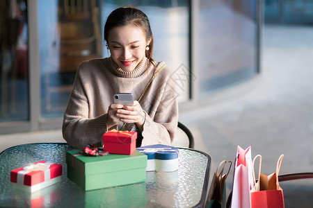 女性商业中心购物背景图片