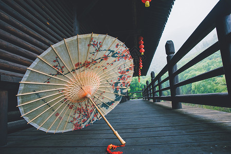 油纸伞手绘古建筑走廊里的油纸伞背景