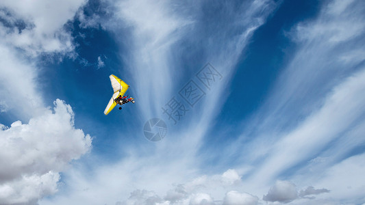 三角滑翔伞背景图片