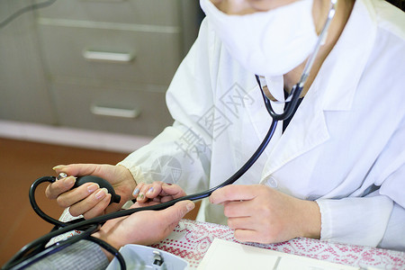 医生测心脏医疗服务中的量血压背景