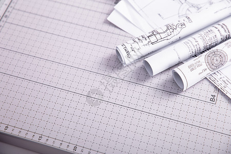 仙鹤线稿工程图纸做图工具平铺在桌面上背景