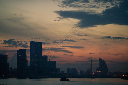 夕阳日落下的上海图片