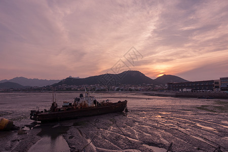 海边的渔船背景图片