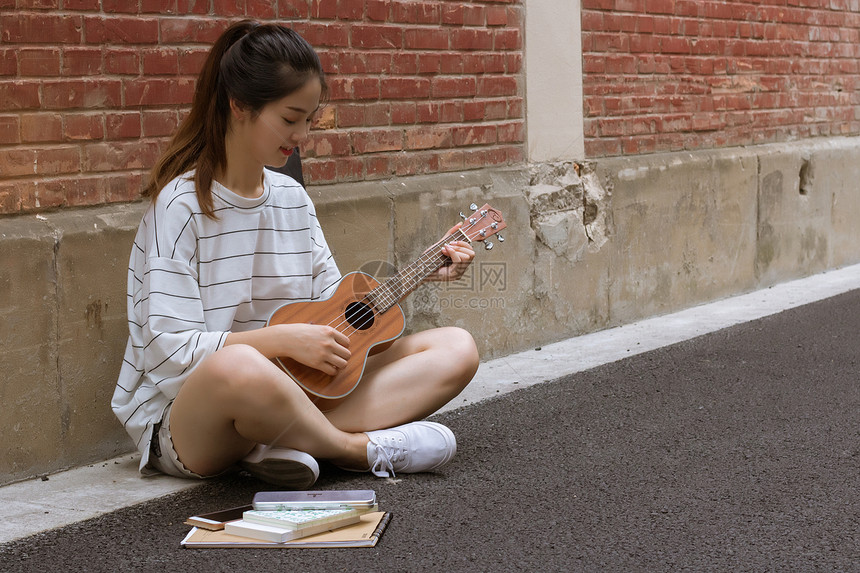 青春校园的学生图片