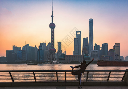 上海城市剪影上海日出背景