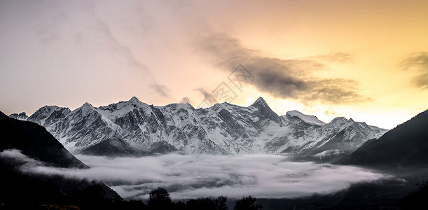 西藏林芝南迦巴瓦雪山背景