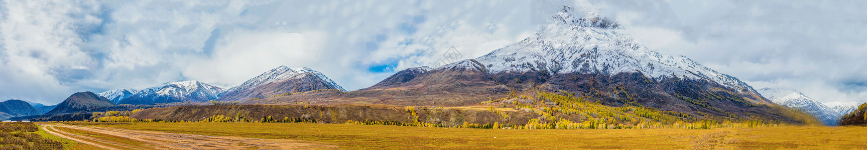 北疆秋色雪山全景图片素材