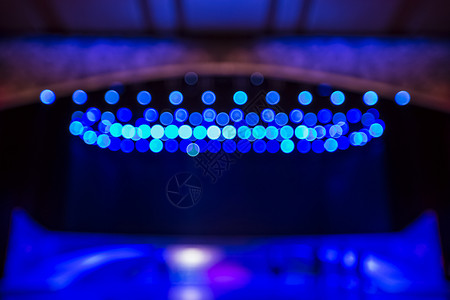 蓝色不规则图形舞台的灯光背景
