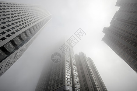 能见度低大雾下的商务楼背景