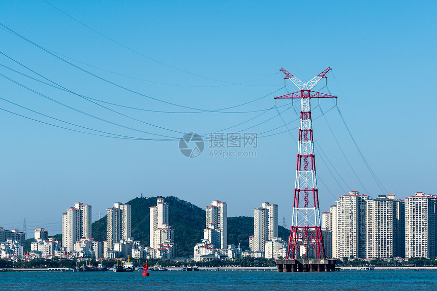 海边住宅高压线图片