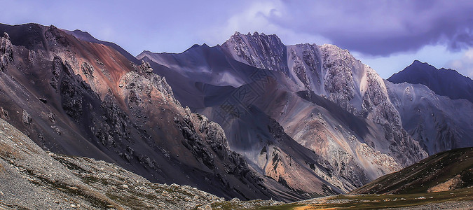 青海雪山险峻陡直高清图片