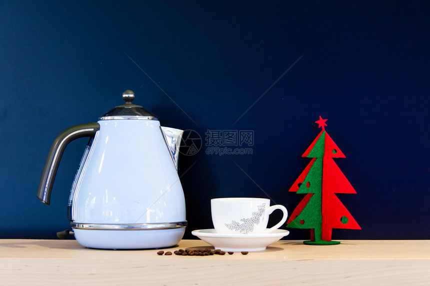 创意圣诞装饰和咖啡壶图片